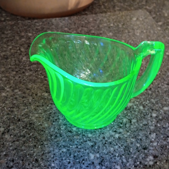 IMPERIAL GLASS URANIUM CREAMER - Picture 1 of 6